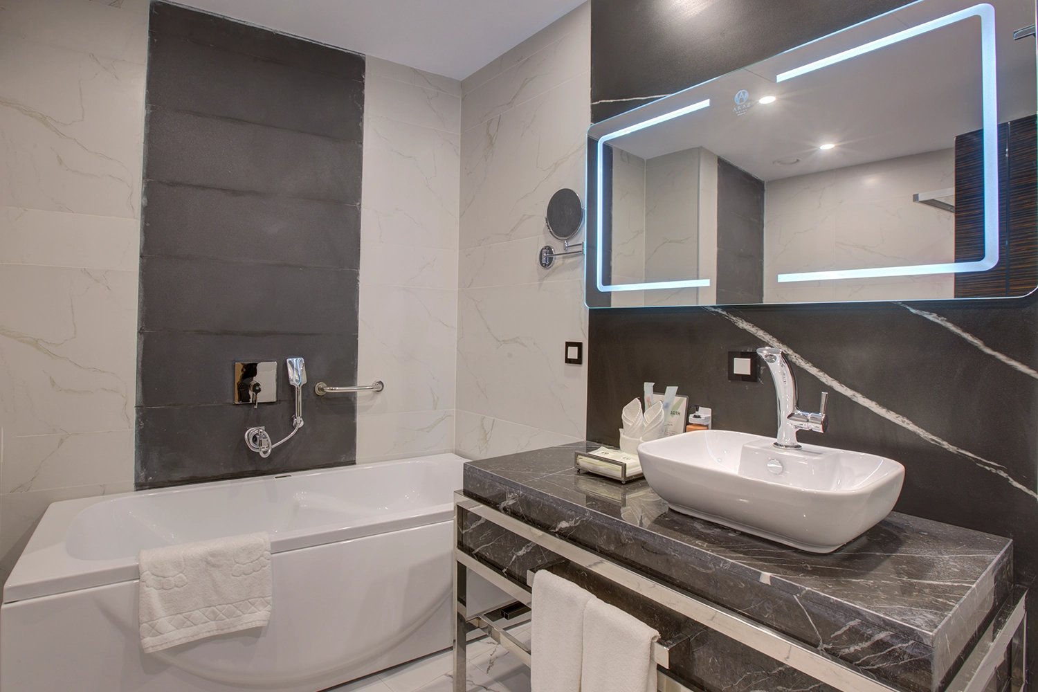 bathroom سرویس بهداشتی اتاق های هتل آراز